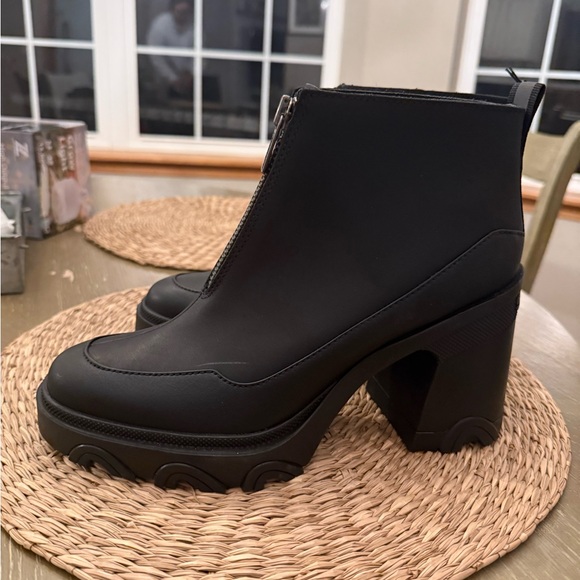 NWT Leather Lace-Up Boots
Women's  Sorel Black Heeled Ankle Boots size 9 - Picture 7 of 13